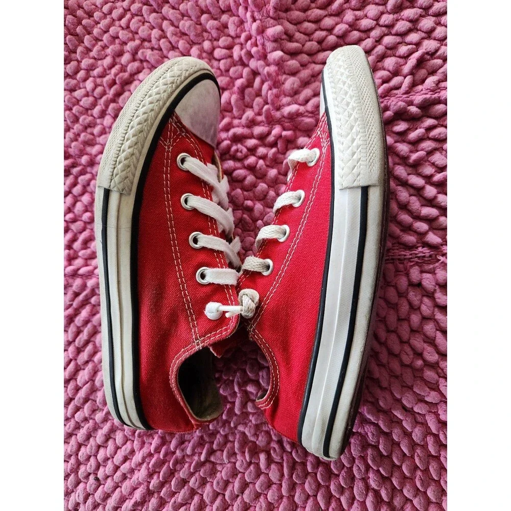 Converse shoe red